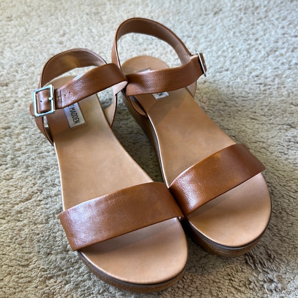 EUC Steve Madden Brown Platform Sandals